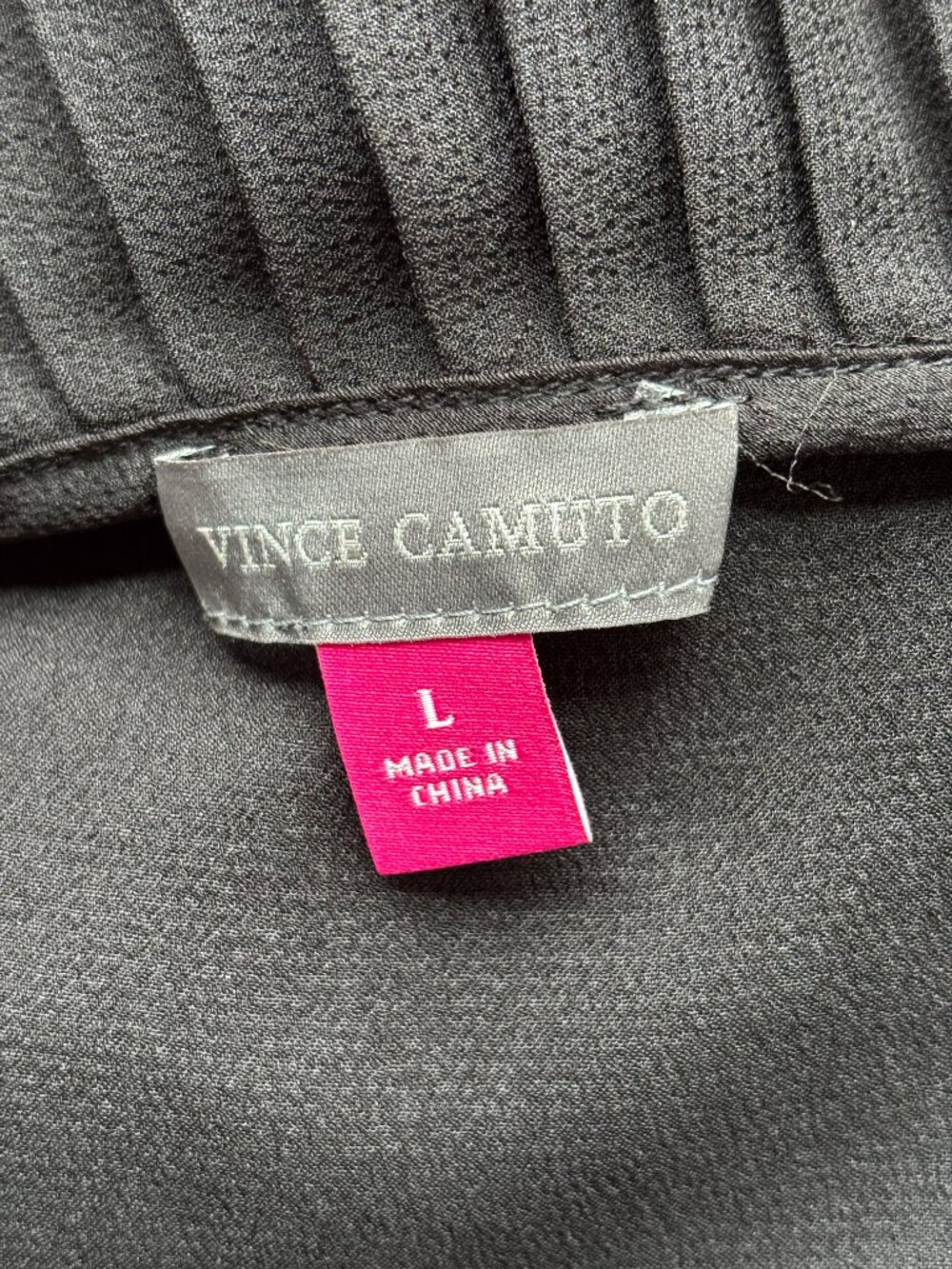 Vince Camuto Black Pleated Ruffle V-Neck Blouse Size L NWT - Picture 5 of 7